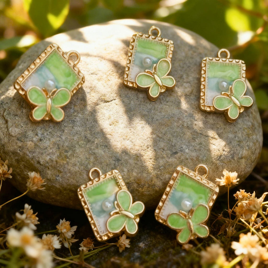 Clover Charm Pearl Pendant by Suryatra