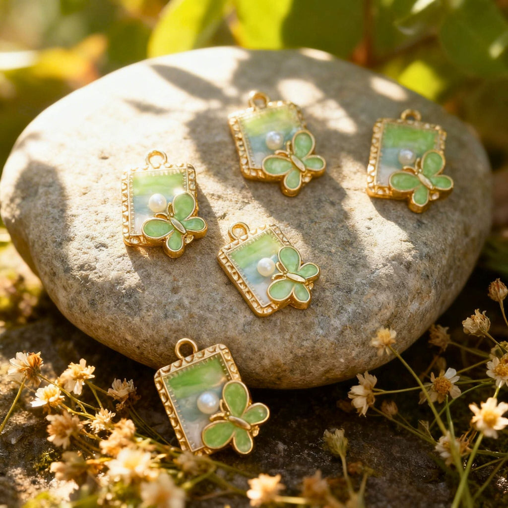 Clover Charm Pearl Pendant by Suryatra